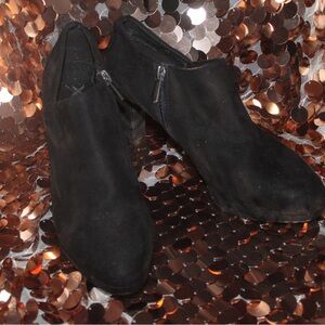 Xappeal Women’s 6.5 Black Ankle Booties Suede Slip-On w/zipper 2.5” heel